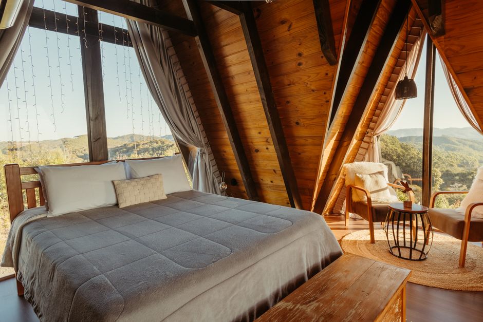 Interior de madera de la Cabaña Fresno